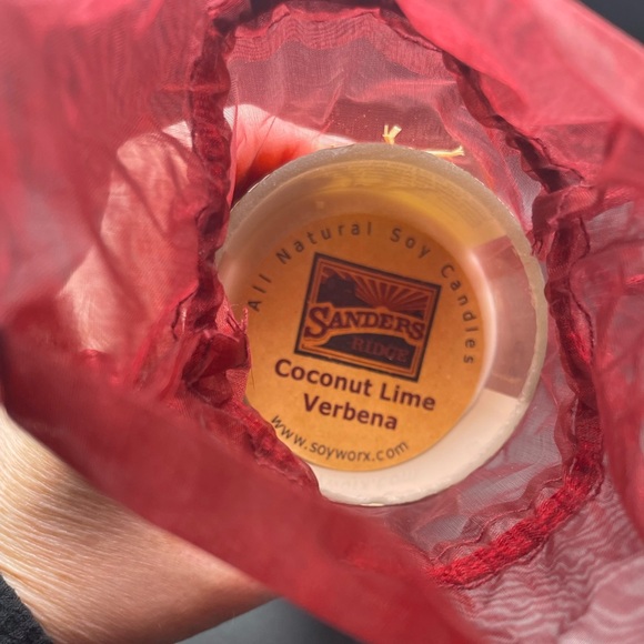 Sanders Ridge Vineyard & Winery Candle - Coconut Lime Verbena - Picture 2 of 6